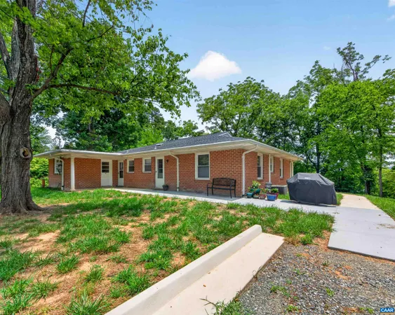 $1,700 | 1272 Rio Road East, Charlottesville, VA 22901