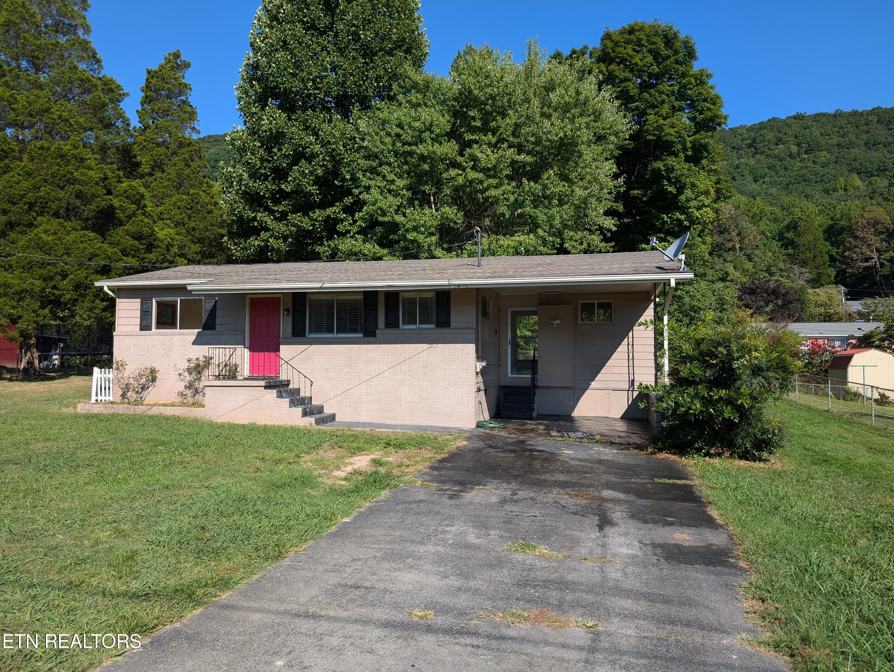 358 Walnut Street Spring City, TN 37381 - Photo 1 of 16 ADORABLE in Spring City