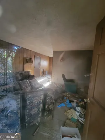 a view of entryway and livingroom