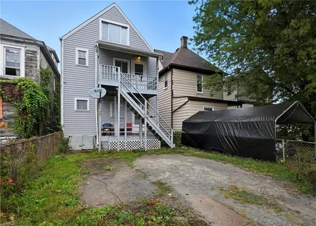 a view of house with a yard