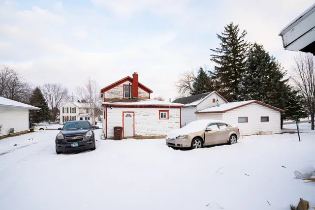 a car parked in front of white house
