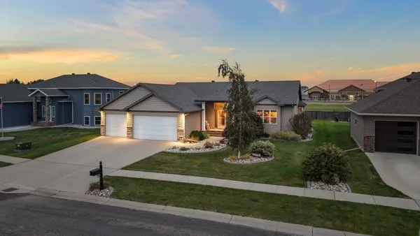 $469,900 | 1218 35th St S Circle, Moorhead, MN 56560