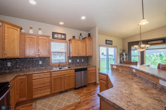 $469,900 | 1218 35th St S Circle, Moorhead, MN 56560