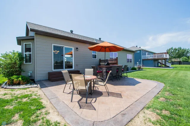 $469,900 | 1218 35th St S Circle, Moorhead, MN 56560