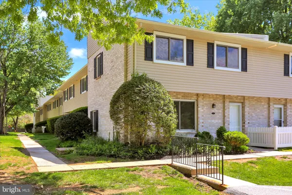 $300,000 | 301 Village Walk, Unit 301, Exton, PA 19341