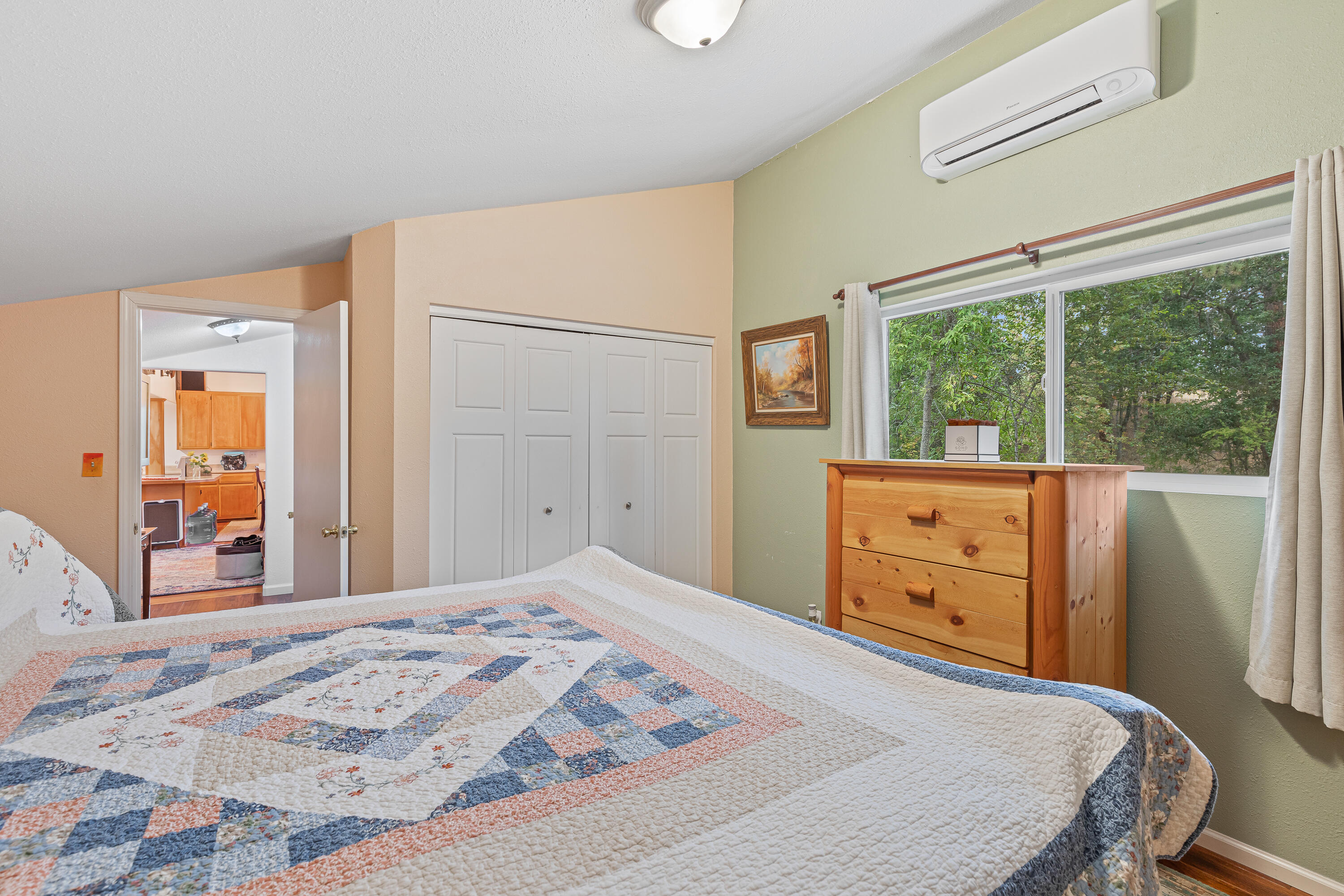 2975 Hammel Road Eagle Point, OR 97524 - Photo 16 of 42 Main downstairs Bedroom