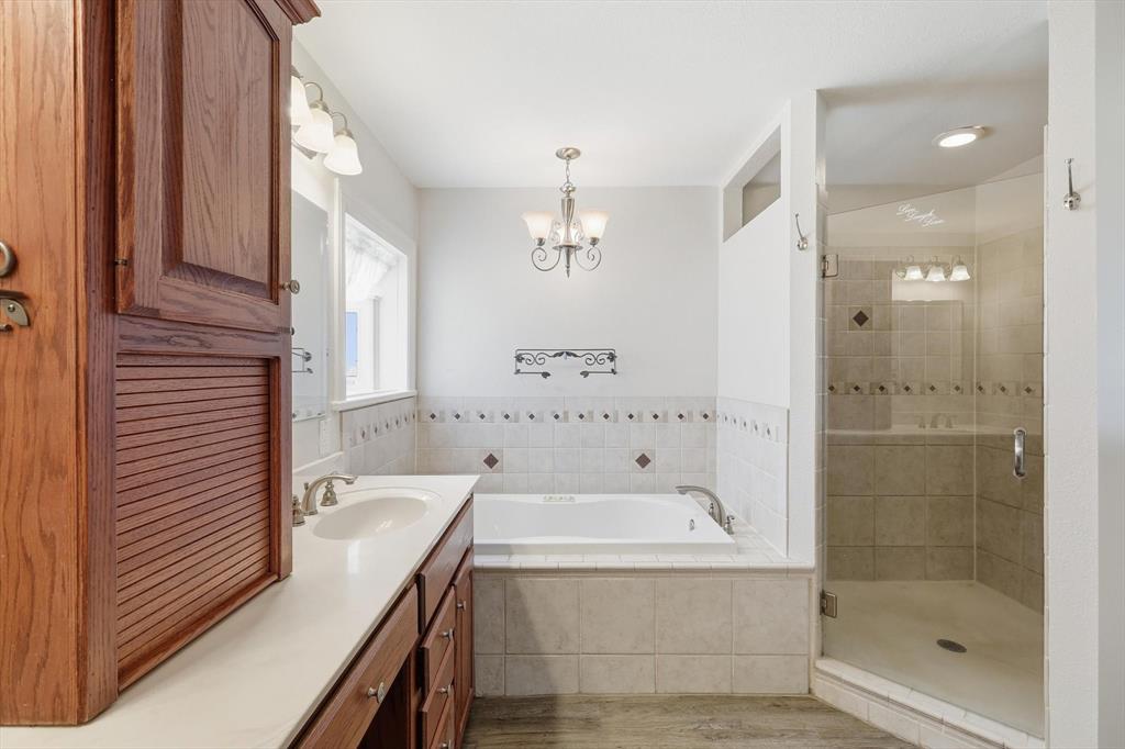 6996 Ganzer Road East Denton, TX 76207 - Photo 18 of 38 Primary bathroom with large tub