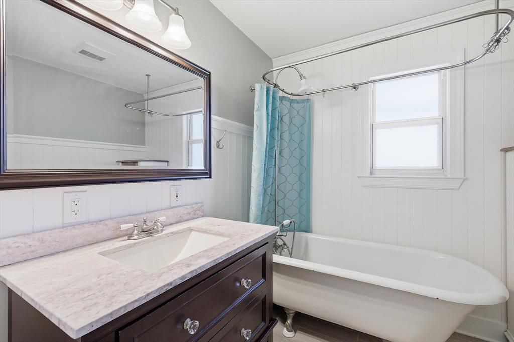 6996 Ganzer Road East Denton, TX 76207 - Photo 22 of 38 Guest bathroom