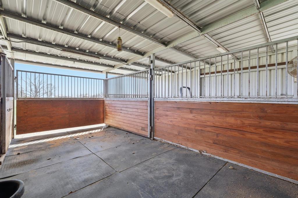 6996 Ganzer Road East Denton, TX 76207 - Photo 32 of 38 Configurable stalls