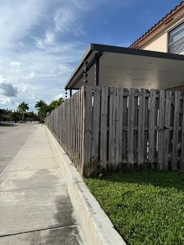 a view of a backyard of pathway