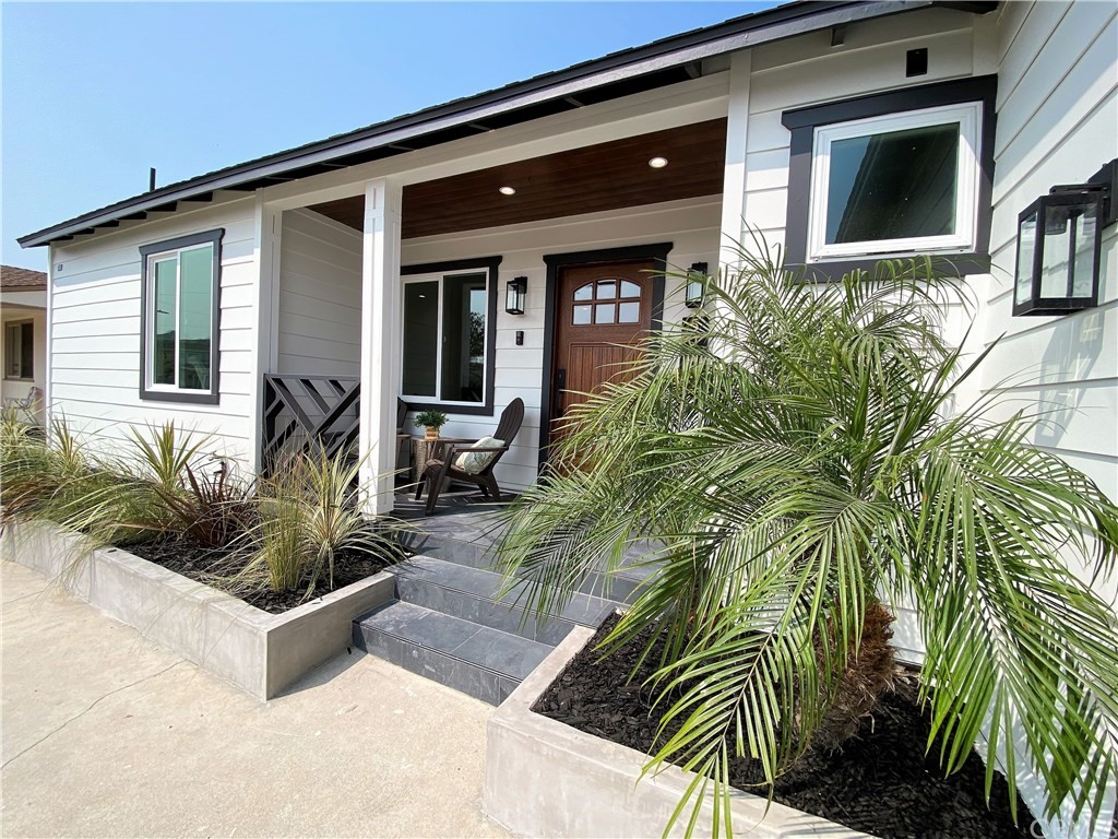 5035 Avenue B Torrance, CA 90505 - Photo 4 of 60 a front view of a house having yard