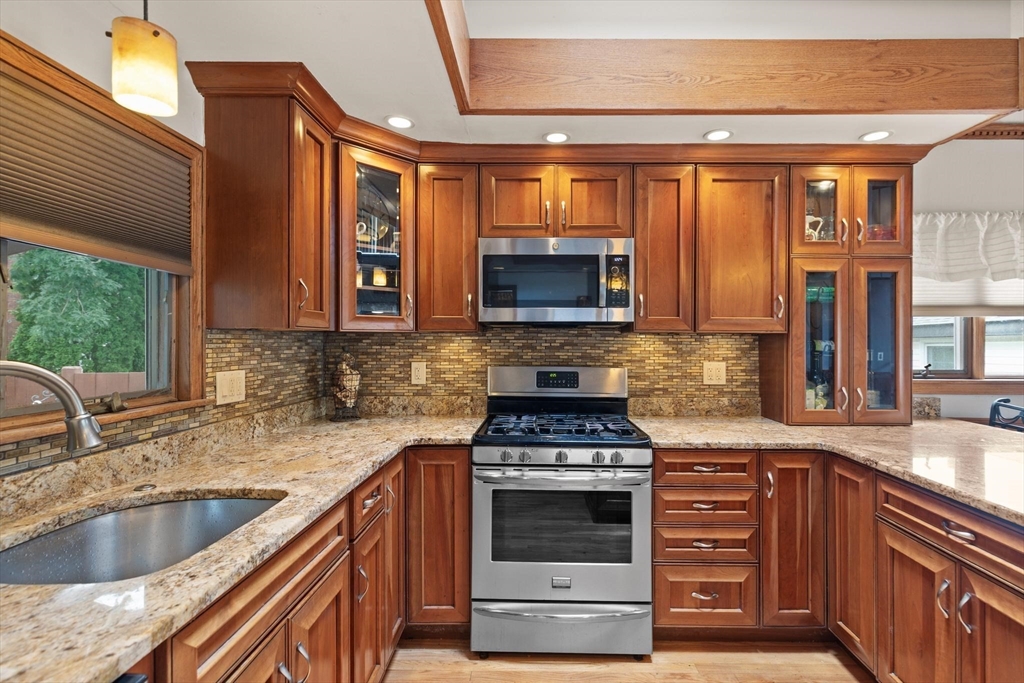 75 Andrews Street Medford, MA 02155 - Photo 4 of 40