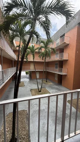 $2,400 | 17600 Northwest 68th Avenue, Unit B2002, Hialeah, FL 33015