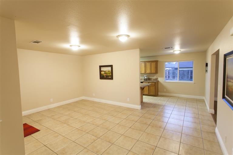 1453 South Church Avenue Reedley, CA 93654 - Photo 2 of 15 Living room