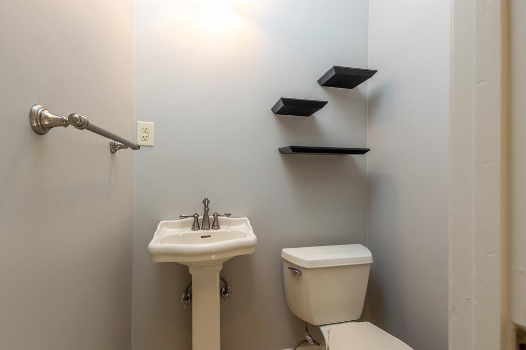 1806 Kimbrough Road Germantown, TN 38138 - Photo 23 of 26 a bathroom with a sink a toilet and a mirror