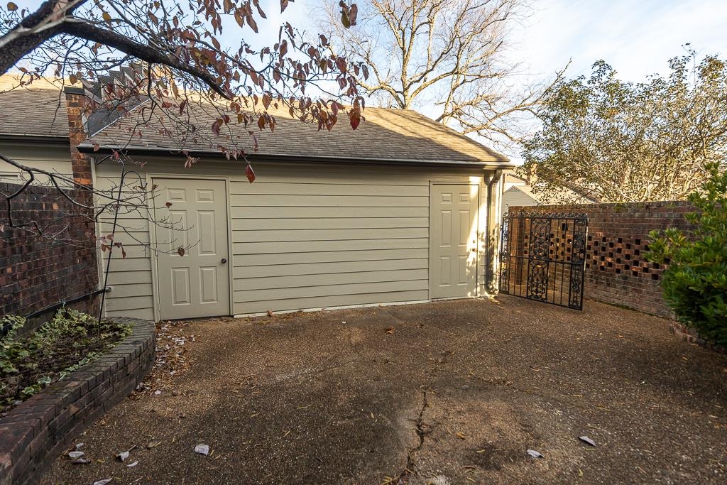 1806 Kimbrough Road Germantown, TN 38138 - Photo 25 of 26 a view of a house with a large tree