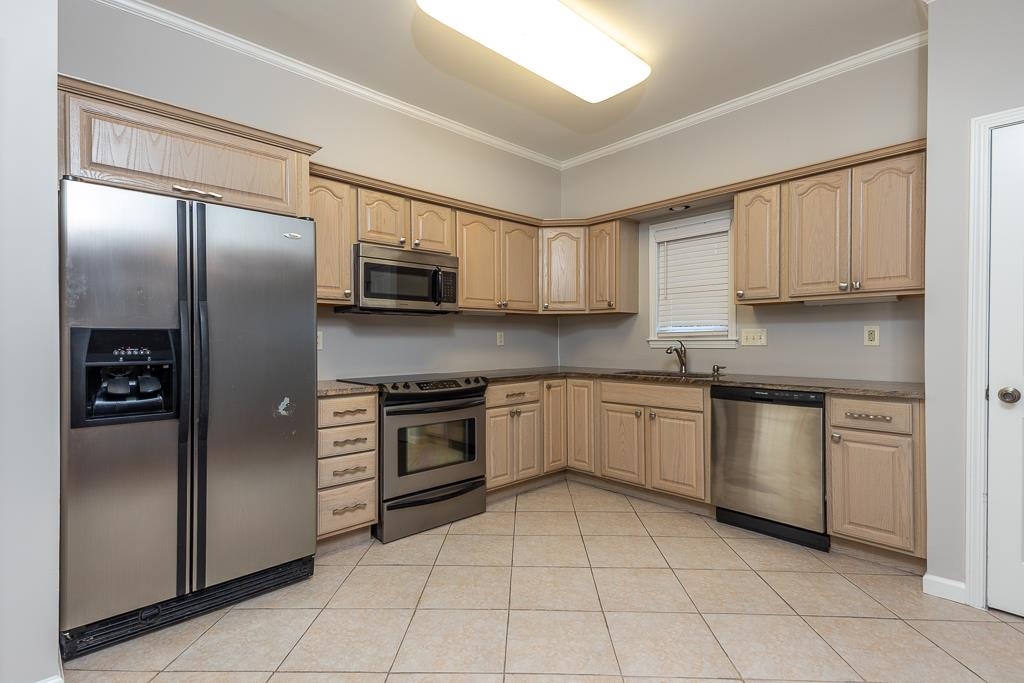 1806 Kimbrough Road Germantown, TN 38138 - Photo 6 of 26 a kitchen with stainless steel appliances granite countertop a refrigerator sink and stove
