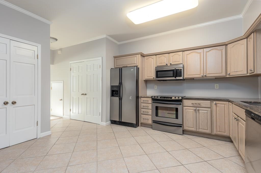 1806 Kimbrough Road Germantown, TN 38138 - Photo 8 of 26 a kitchen with stainless steel appliances granite countertop a stove a sink and a refrigerator