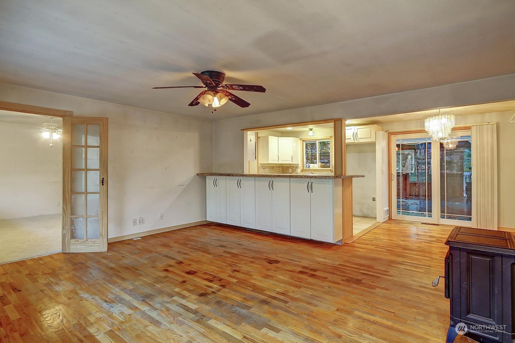 7501 Dumar Way Southwest Seattle, WA 98106 - Photo 3 of 23 Gallery Image 3