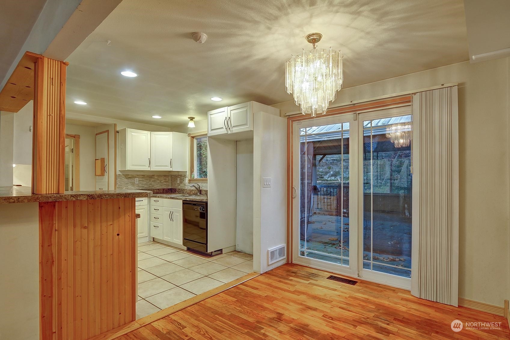 7501 Dumar Way Southwest Seattle, WA 98106 - Photo 5 of 23 Gallery Image 5