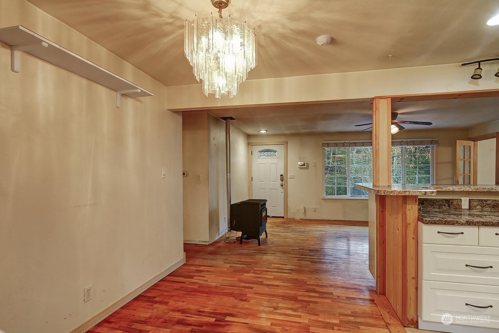 7501 Dumar Way Southwest Seattle, WA 98106 - Photo 6 of 23 Gallery Image 6