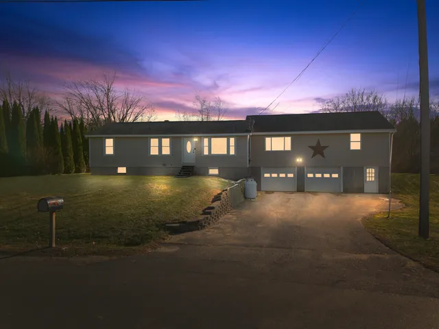 $299,995 | 3 Kingman Street, Fairfield, ME 04937