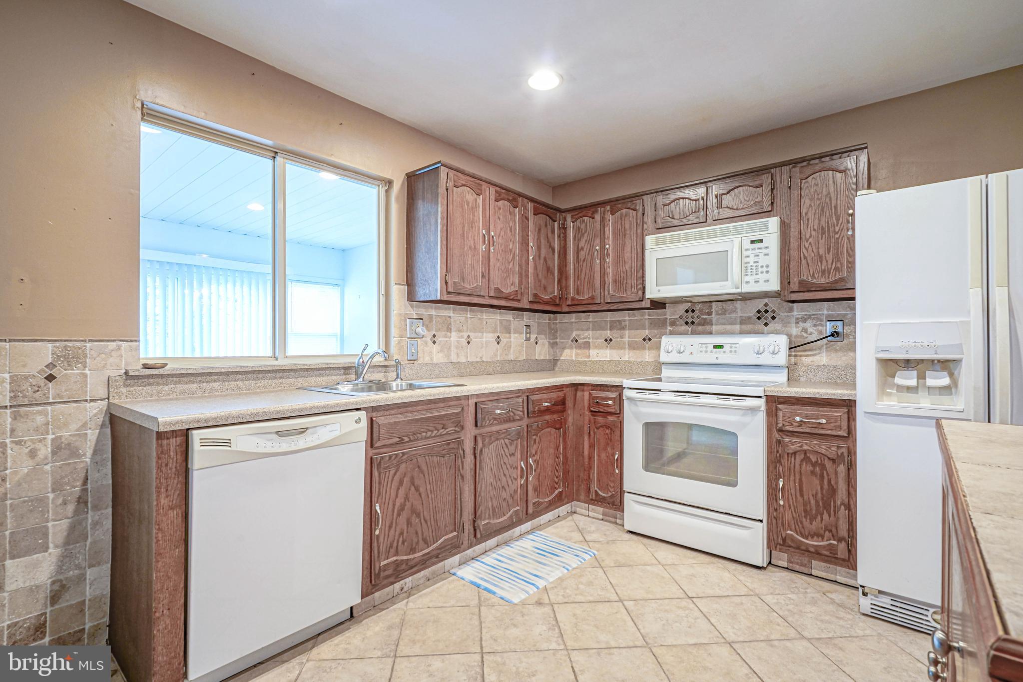 987 Westminster Drive North Southampton, NJ 08088 - Photo 14 of 33