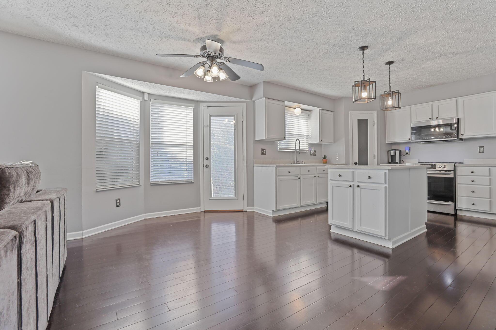 41 Tabilore Loop Delaware, OH 43015 - Photo 9 of 31 Eat-In Area of Kitchen