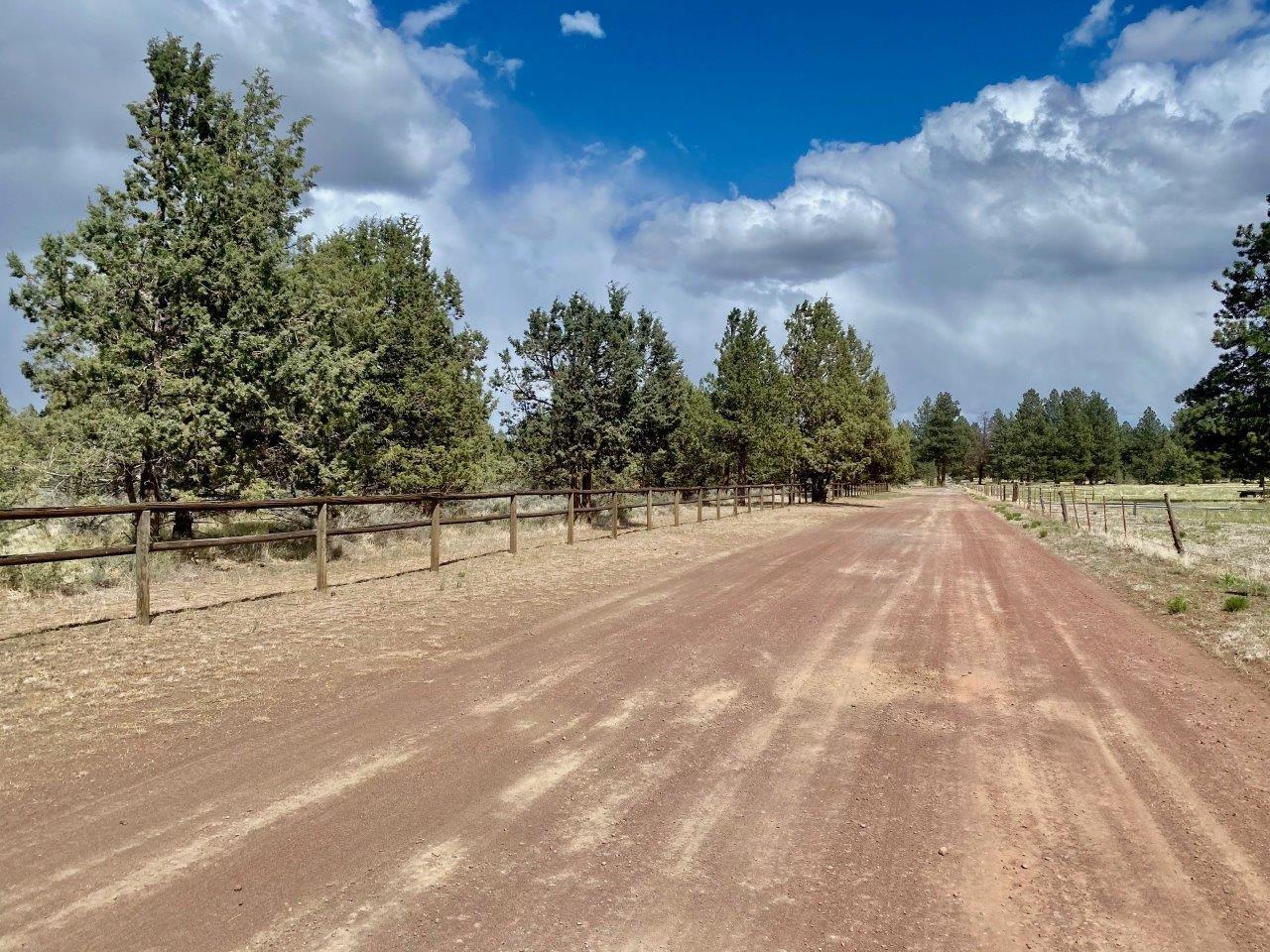 67708 Cloverdale Road Sisters, OR 97759 - Photo 39 of 42 Shared Driveway