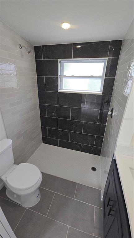 115 15th Avenue Southwest Largo, FL 33770 - Photo 6 of 13 a bathroom with a toilet and a shower