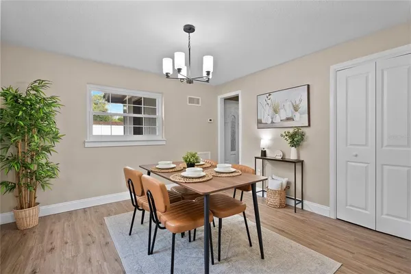 $639,900 | 2712 South Crystal Lake Drive, Orlando, FL 32806