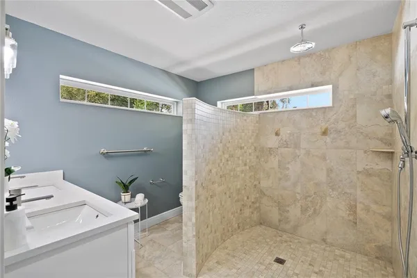 $639,900 | 2712 South Crystal Lake Drive, Orlando, FL 32806