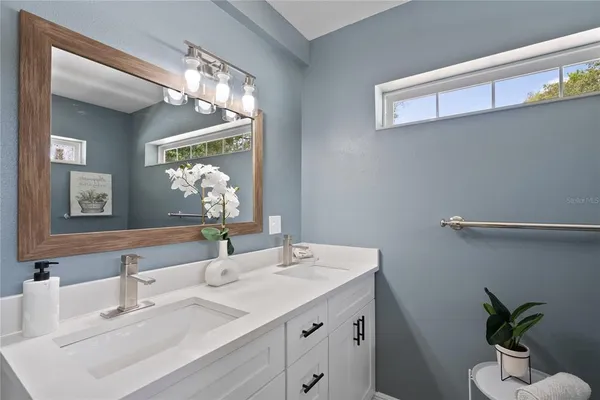 $639,900 | 2712 South Crystal Lake Drive, Orlando, FL 32806