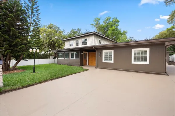 $639,900 | 2712 South Crystal Lake Drive, Orlando, FL 32806