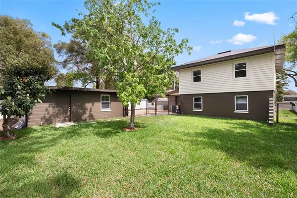 $639,900 | 2712 South Crystal Lake Drive, Orlando, FL 32806