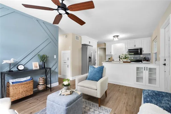 $639,900 | 2712 South Crystal Lake Drive, Orlando, FL 32806