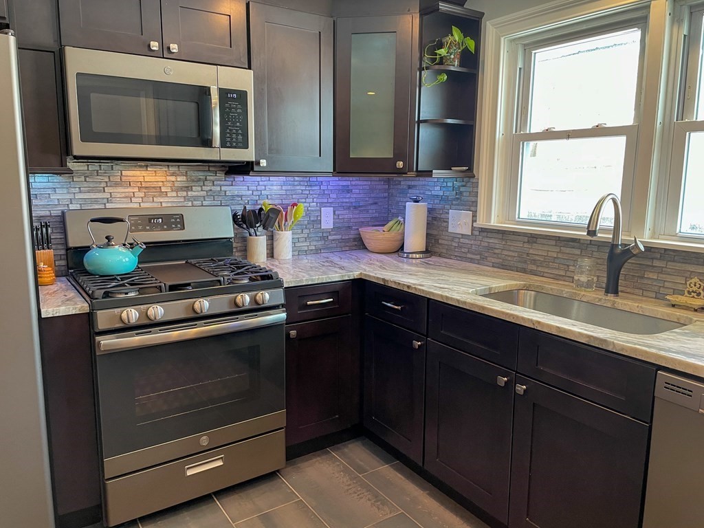 196 Temi Road Bellingham, MA 02019 - Photo 8 of 32 Gallery Image 8