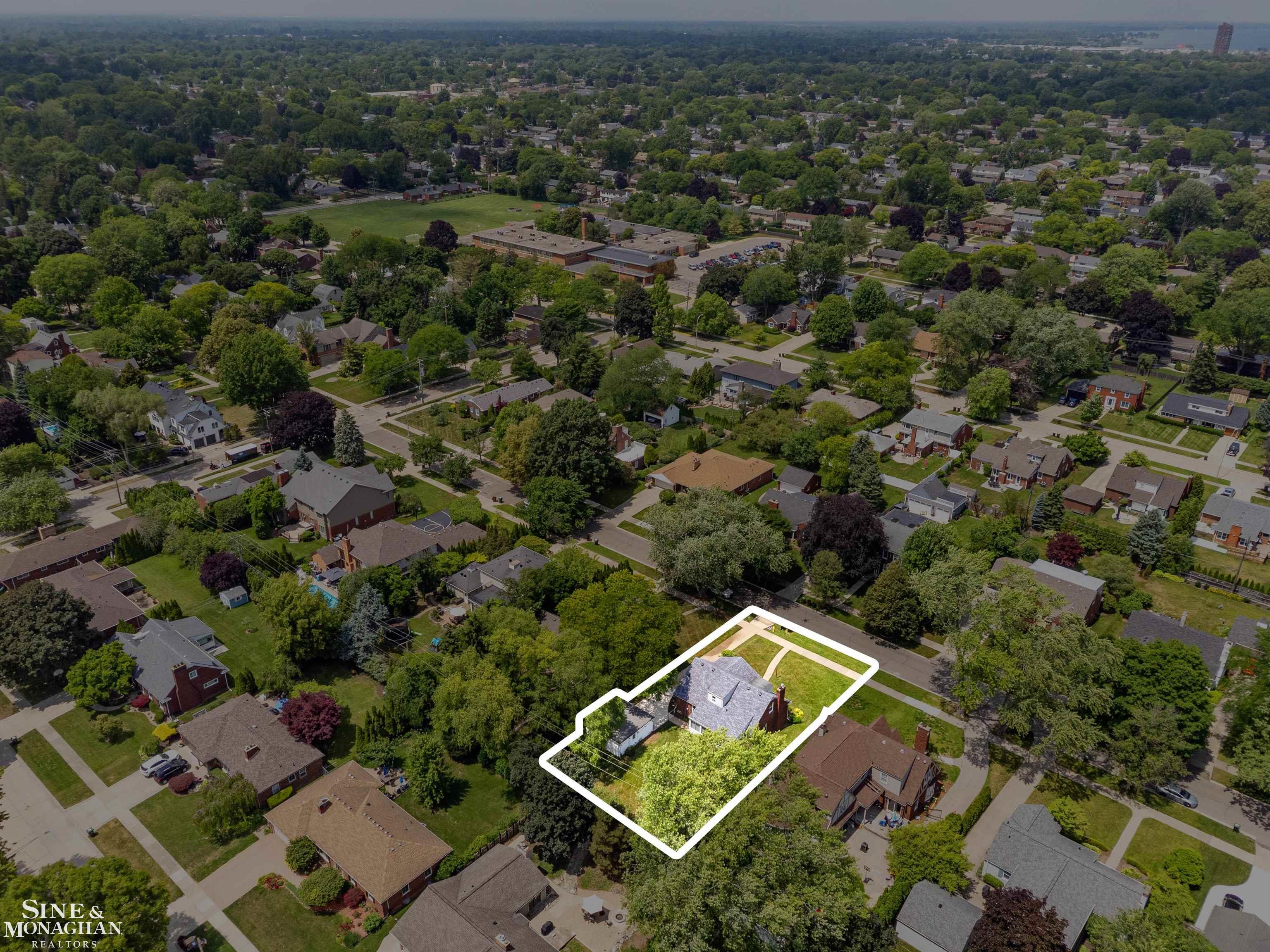 581 Hampton Road Grosse Pointe Woods, MI 48236 - Photo 52 of 60