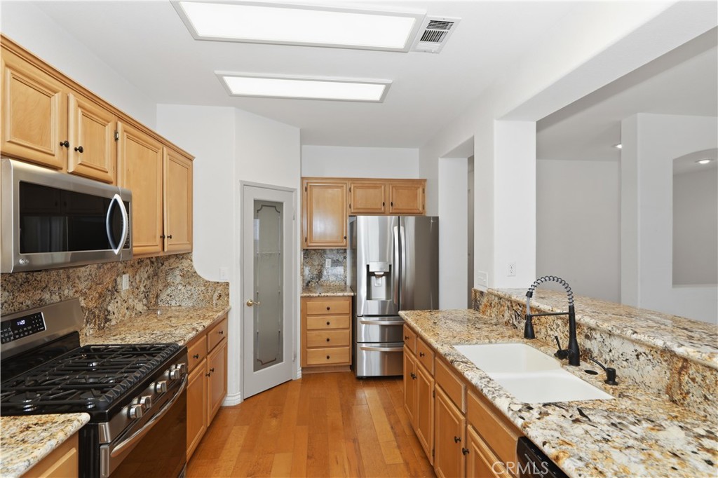 16176 Setting Sun Circle Riverside, CA 92503 - Photo 19 of 52 Kitchen
