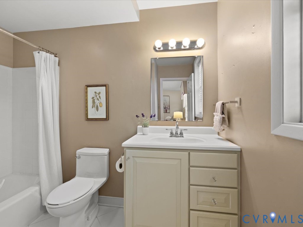 6161 River Road, Unit 36 Richmond, VA 23226 - Photo 18 of 32 En suite BA