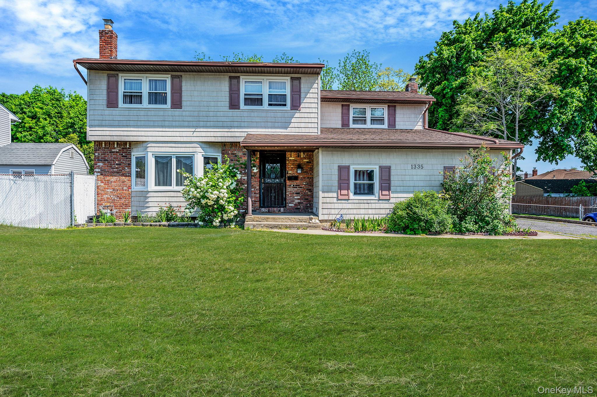 1335 August Road North Babylon, NY 11703 - Photo 2 of 40