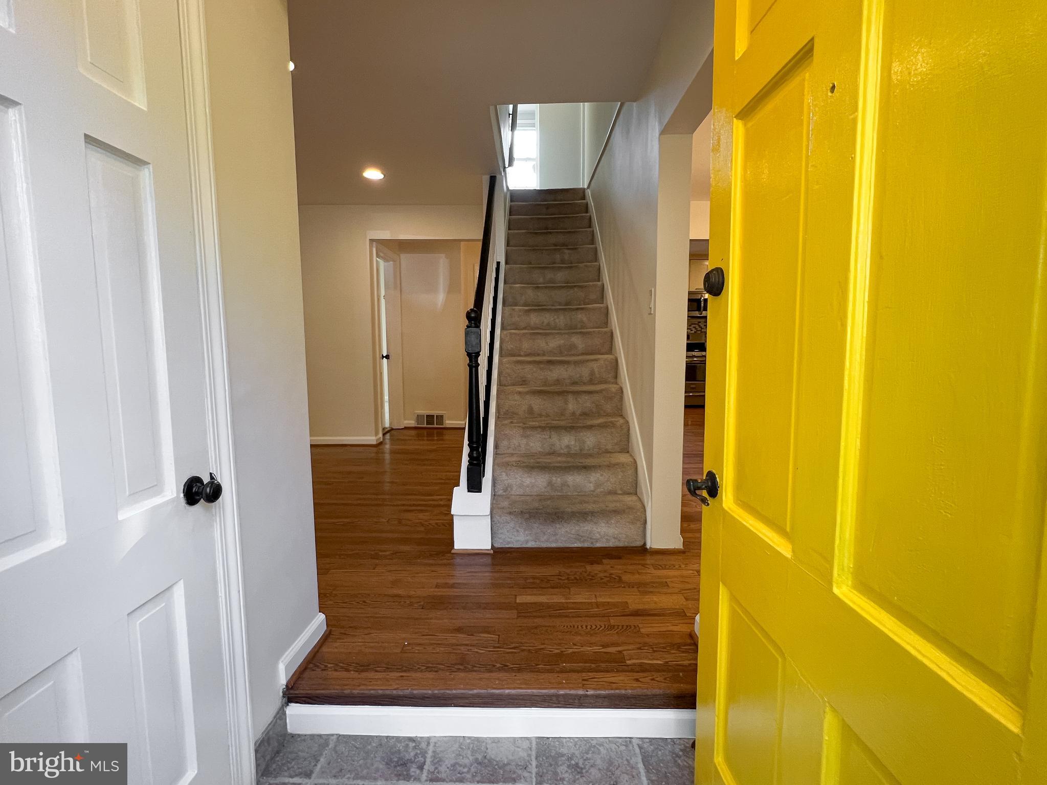 10159 Sutherland Road Silver Spring, MD 20901 - Photo 5 of 30 a view of entryway