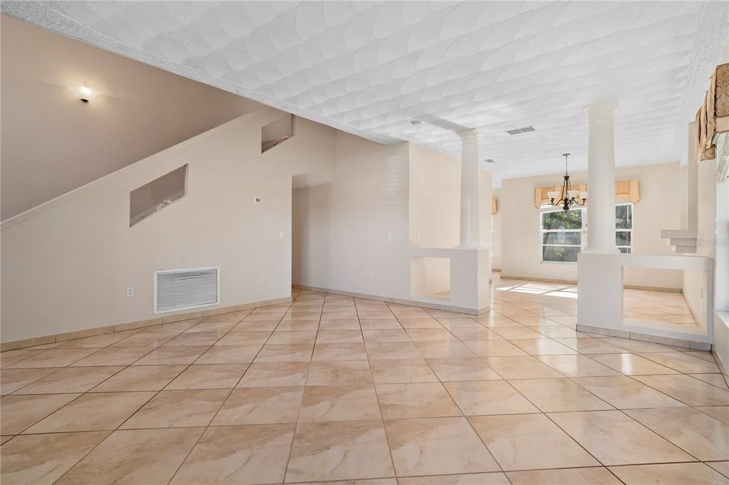 565 Pinehurst Cove Kissimmee, FL 34758 - Photo 31 of 36 a view of an empty room