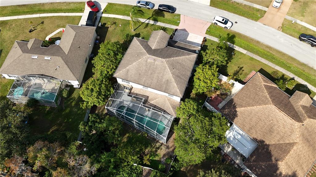 565 Pinehurst Cove Kissimmee, FL 34758 - Photo 35 of 36 an aerial view of houses with yard