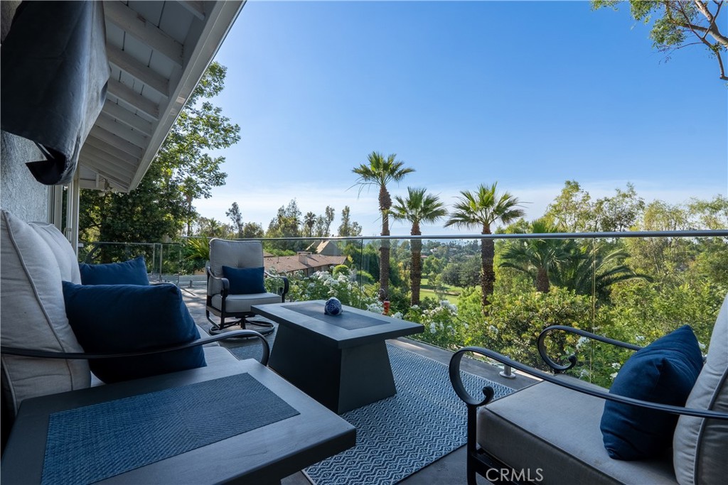 2373 Arroyo Drive Riverside, CA 92506 - Photo 4 of 29 a living room with furniture