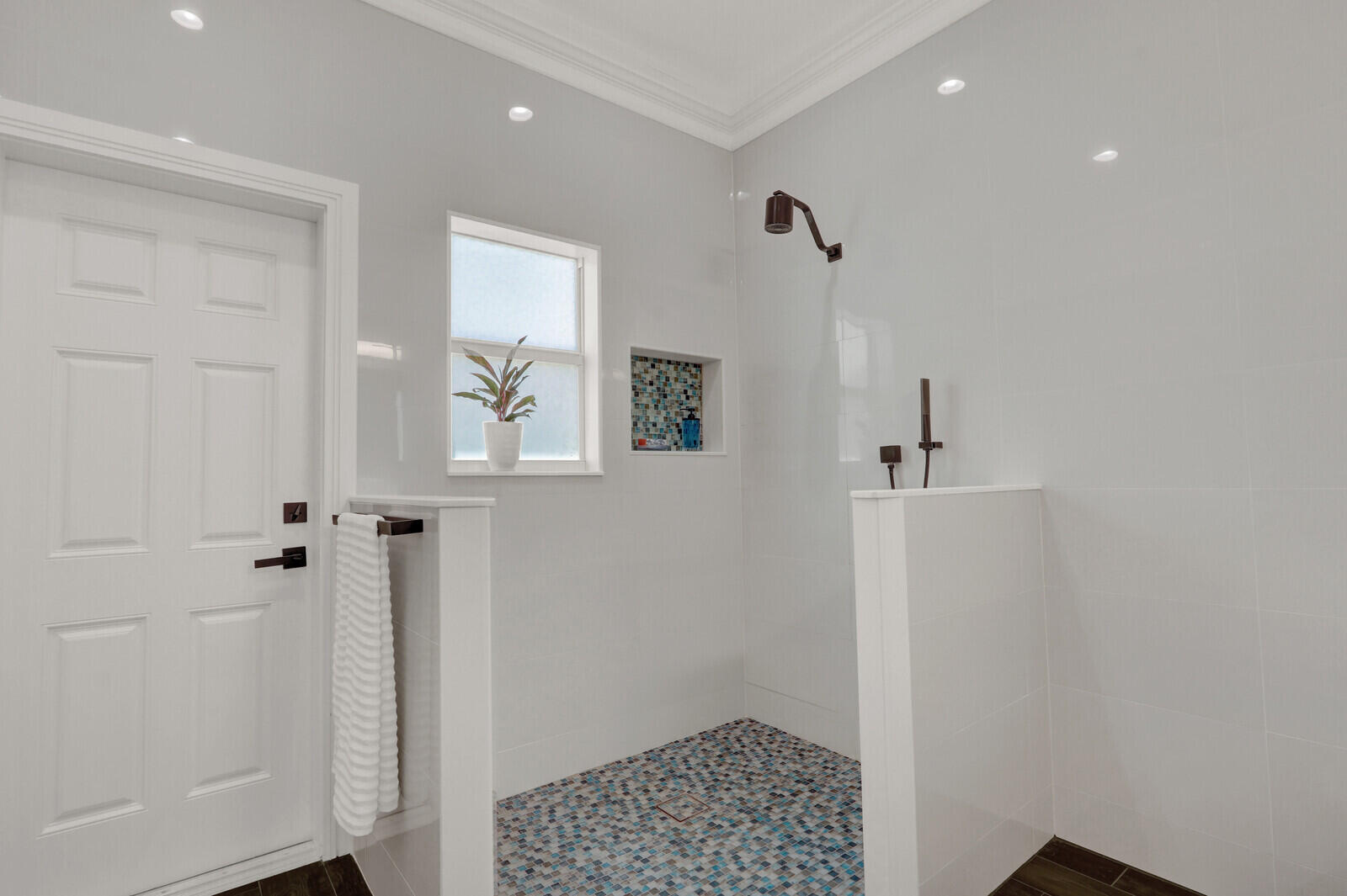 119 Faith Way Jupiter, FL 33458 - Photo 32 of 41 Guest bathroom