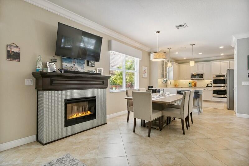189 Umbrella Place Jupiter, FL 33458 - Photo 12 of 51 Family Room/Kitchen