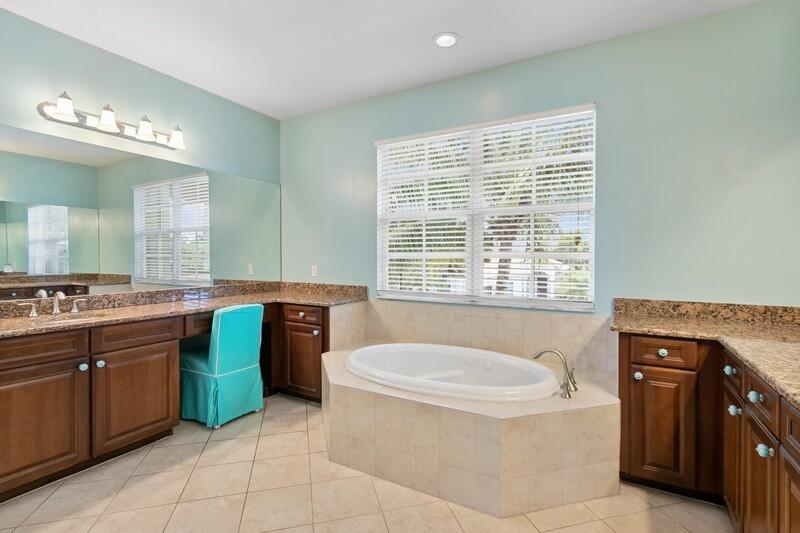 189 Umbrella Place Jupiter, FL 33458 - Photo 15 of 51 Owners Bath