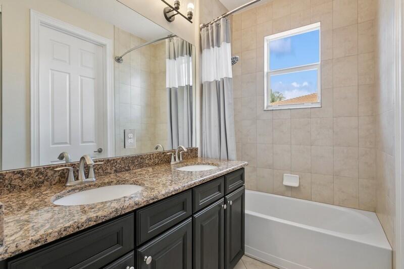 189 Umbrella Place Jupiter, FL 33458 - Photo 20 of 51 Upstairs Bathroom