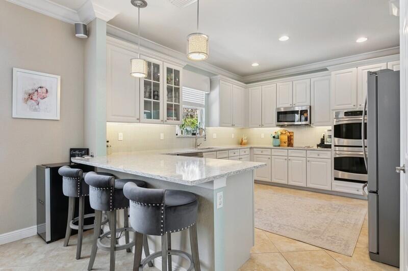 189 Umbrella Place Jupiter, FL 33458 - Photo 5 of 51 Eat-in Island Kitchen